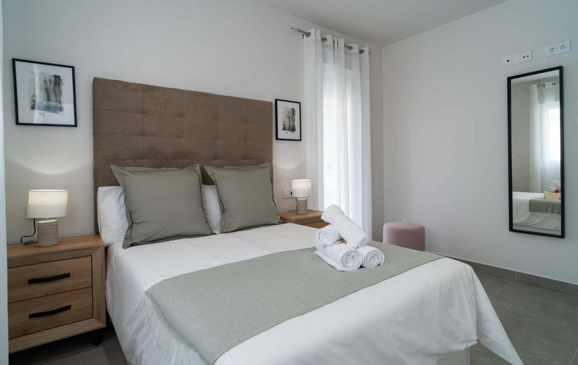 Aac Malaga - Apartamento Con Terraza, Muy Amplio, Totalmente Equipado, Cerca Del Centro Y Nuevo! Номер фото
